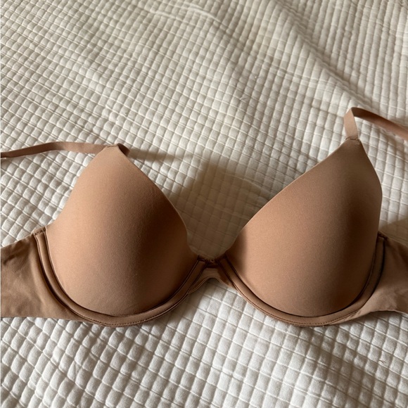 SKIMS Other - SKIMS Smooth Contour Bra in Tan